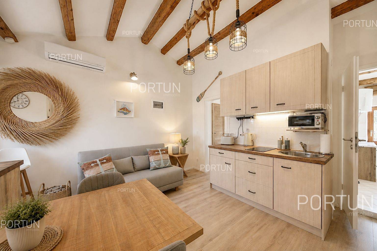 Renovated apartment in center of Rovinj 10604  01