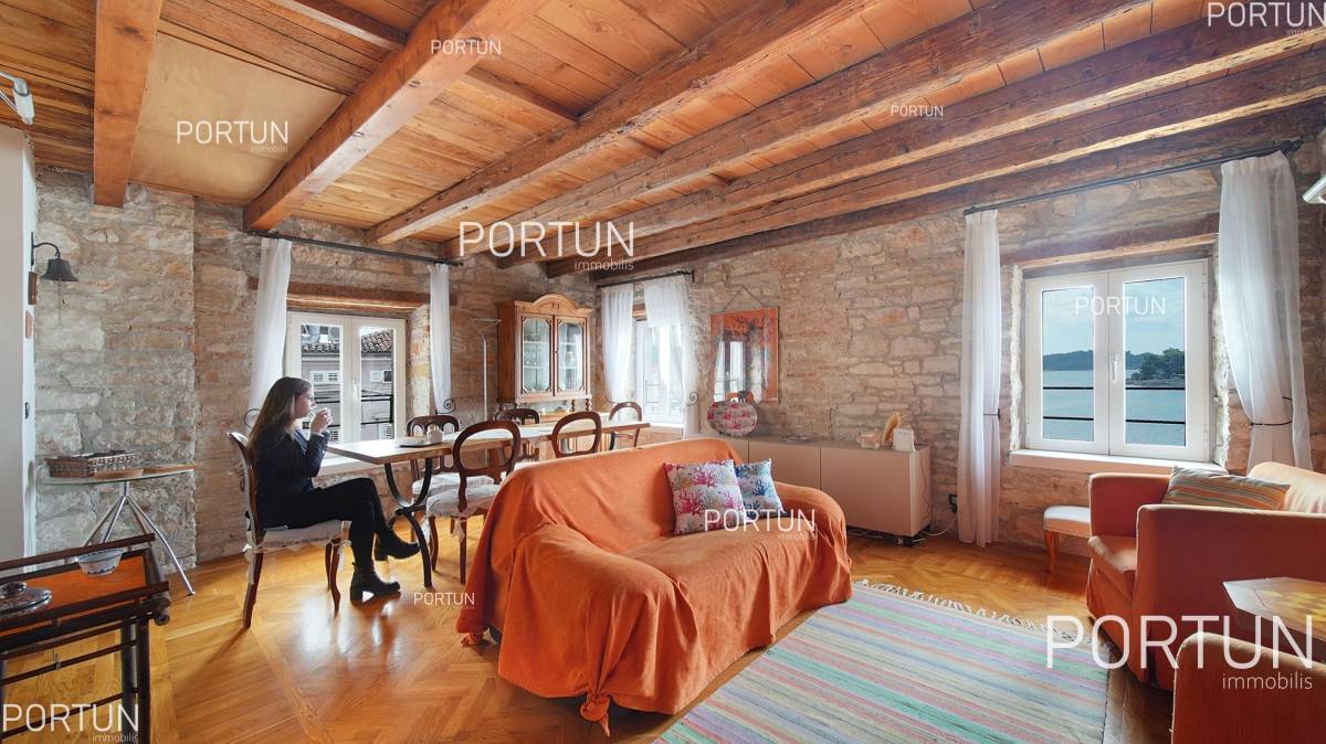 Rovinj, prekrasan stan uz rivu	