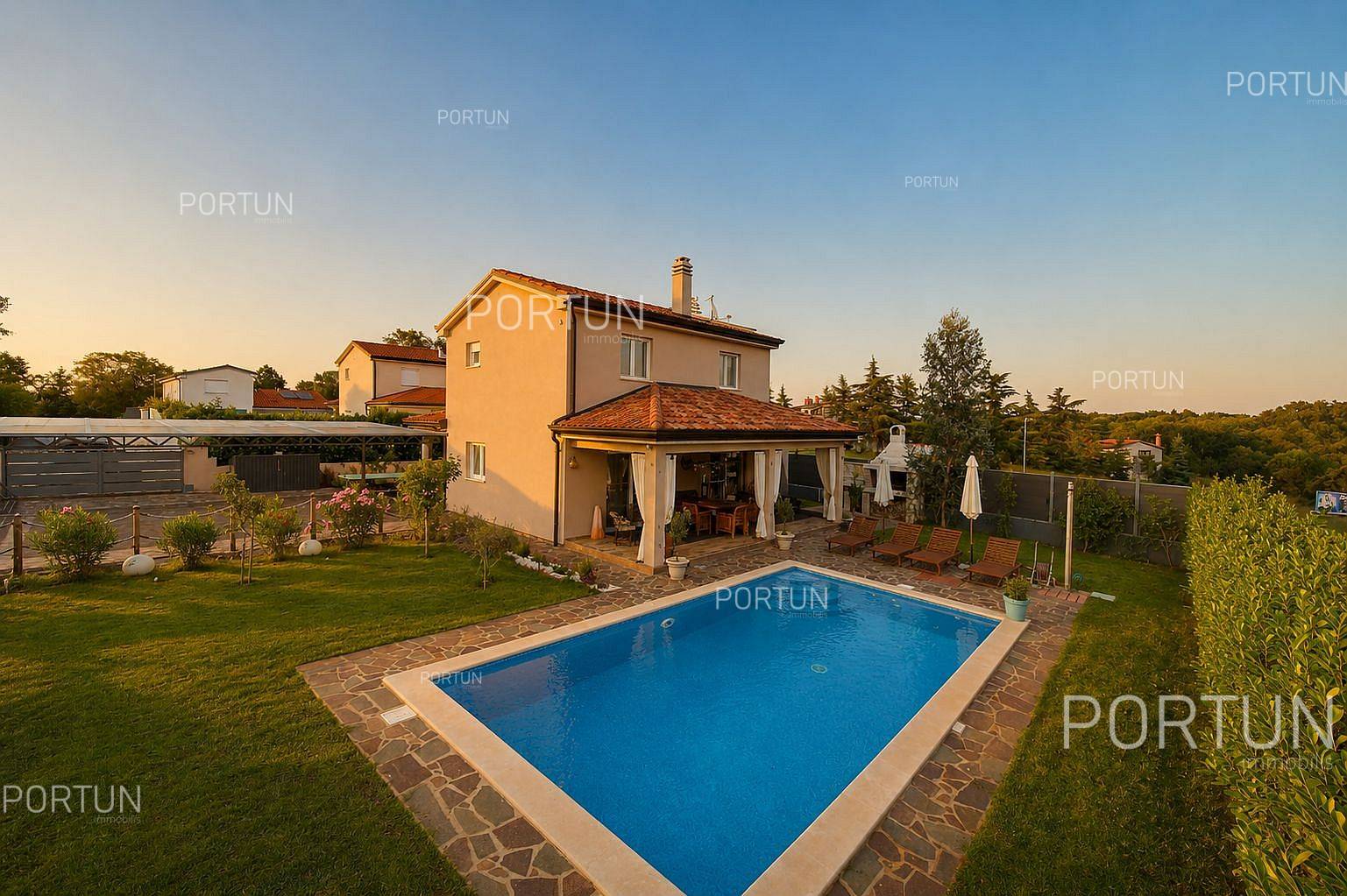 House with pool in the surrounding of Rovinj 20862 01