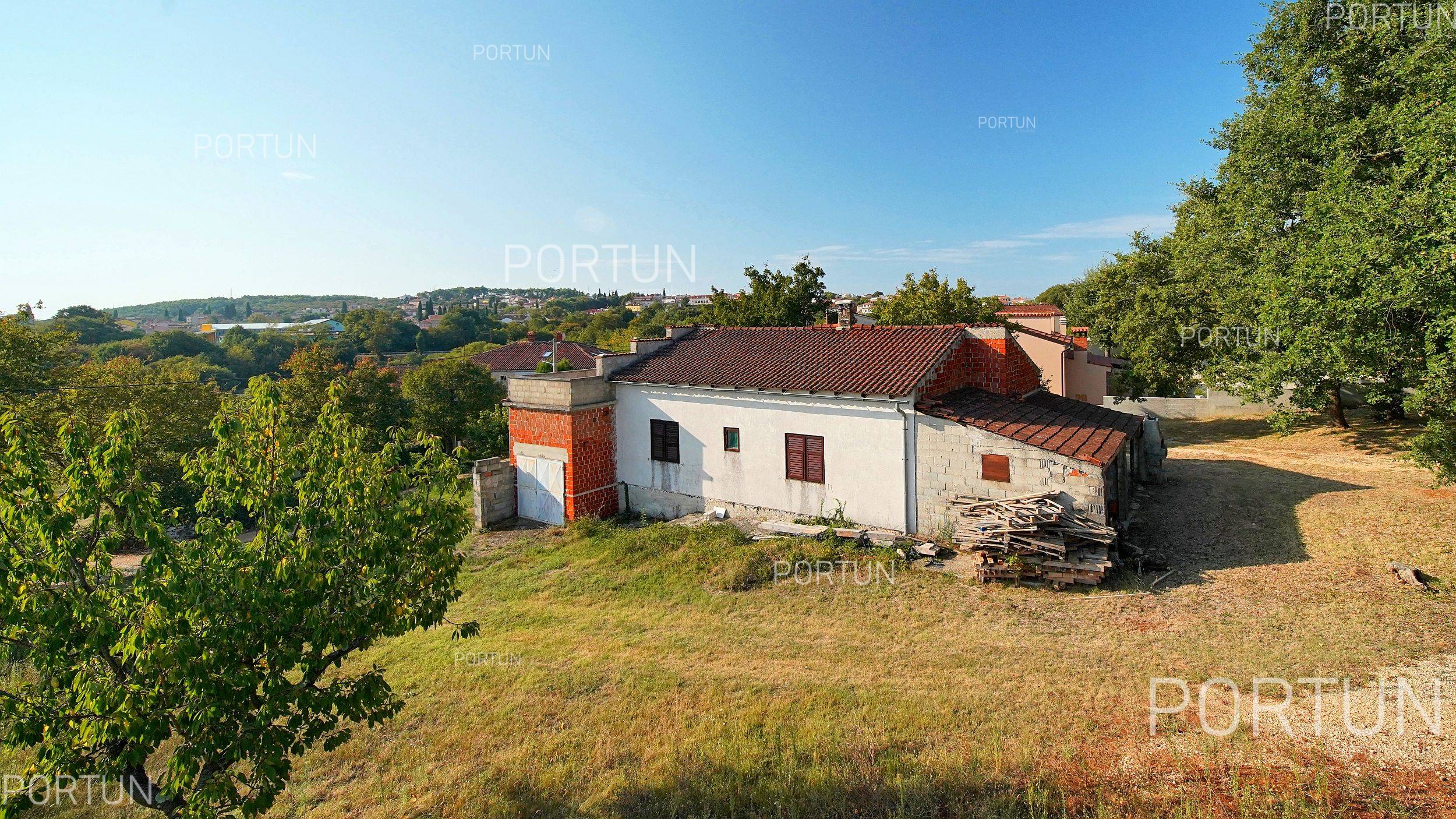 Estate located in a hilly area few minutes drive from Rovinj - 20867 001x