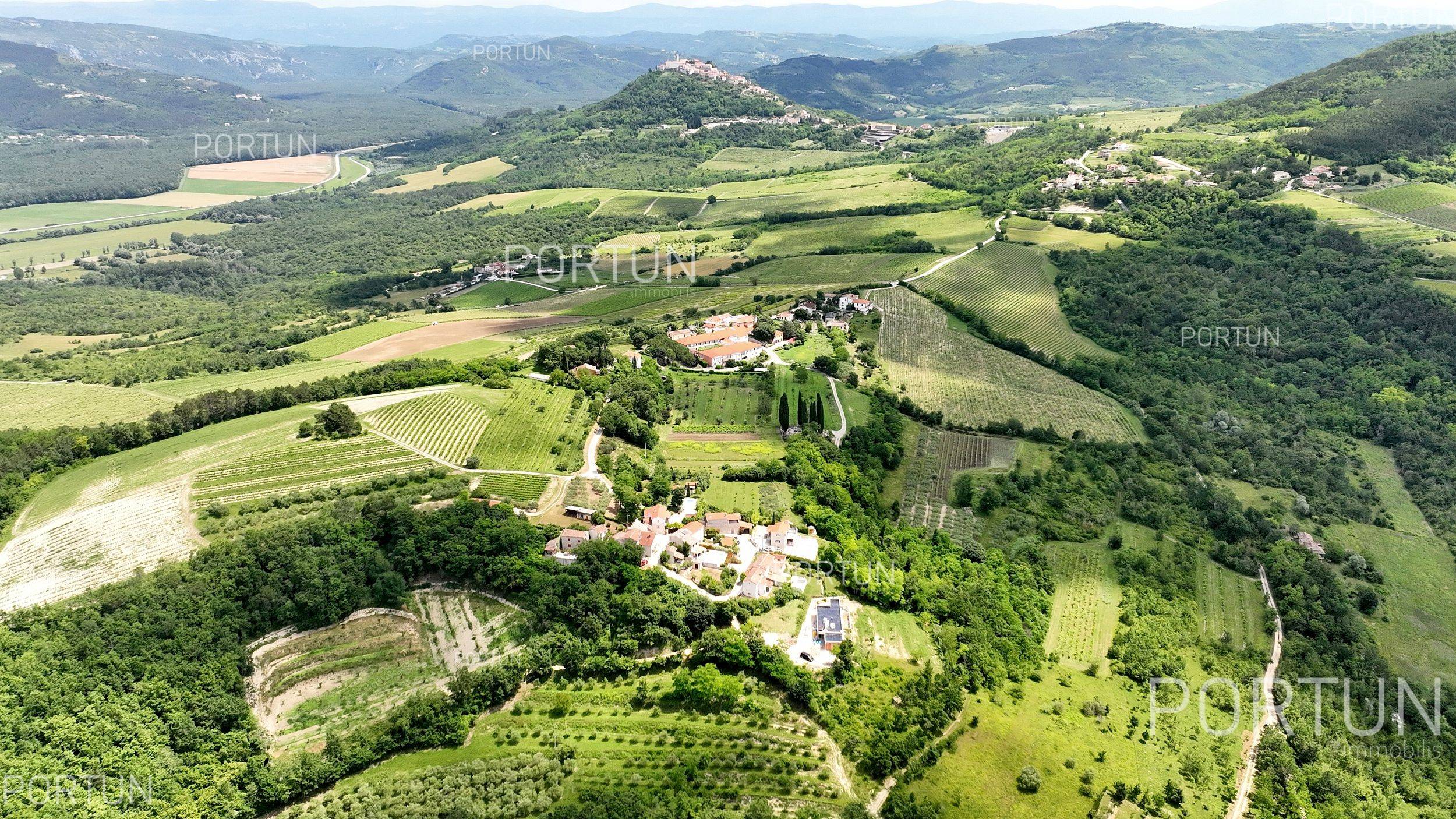 Zemljište na prodaju Motovun - 40509 - 09